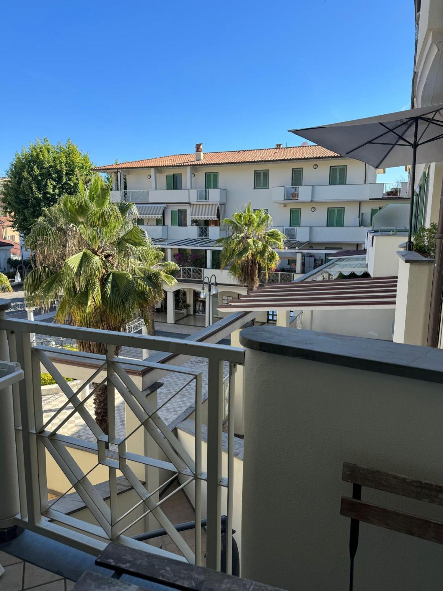 Cytrus Apartament Villa Marina di Massa Exterior photo